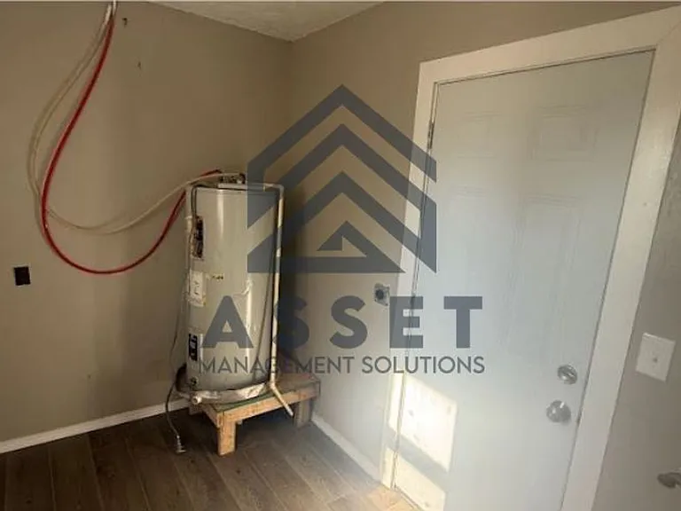 2733 NE Success St — Photo 6
