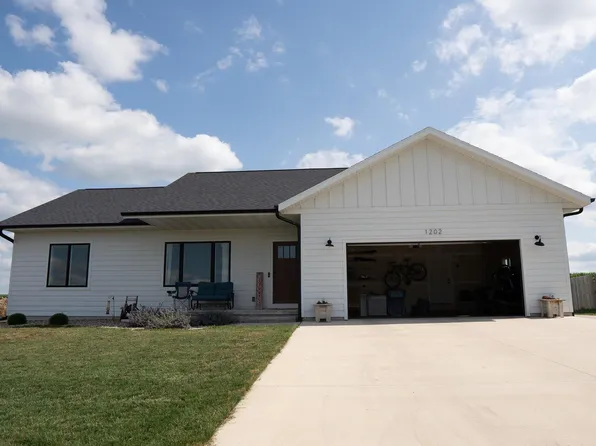 1202 14th St SE, Orange City, IA 51041