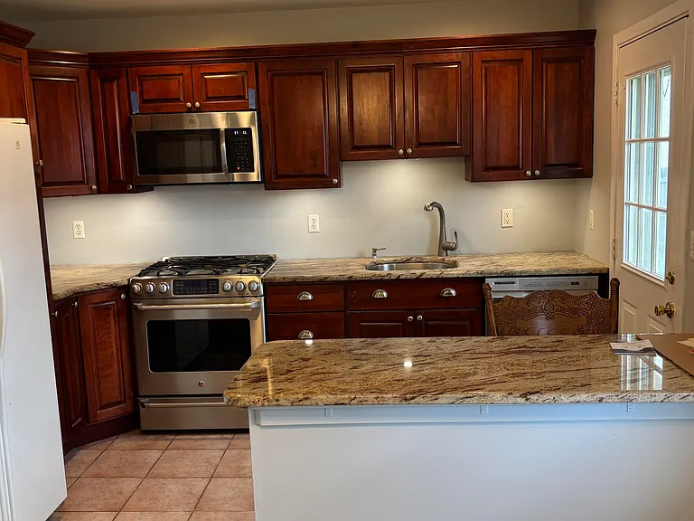 2245 Edgar Rd — Photo 7