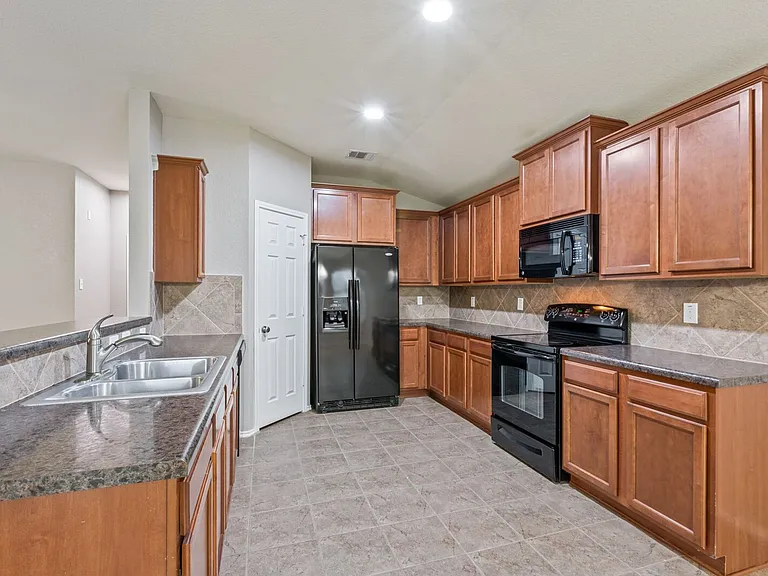 6709 Costa Dr — Photo 5