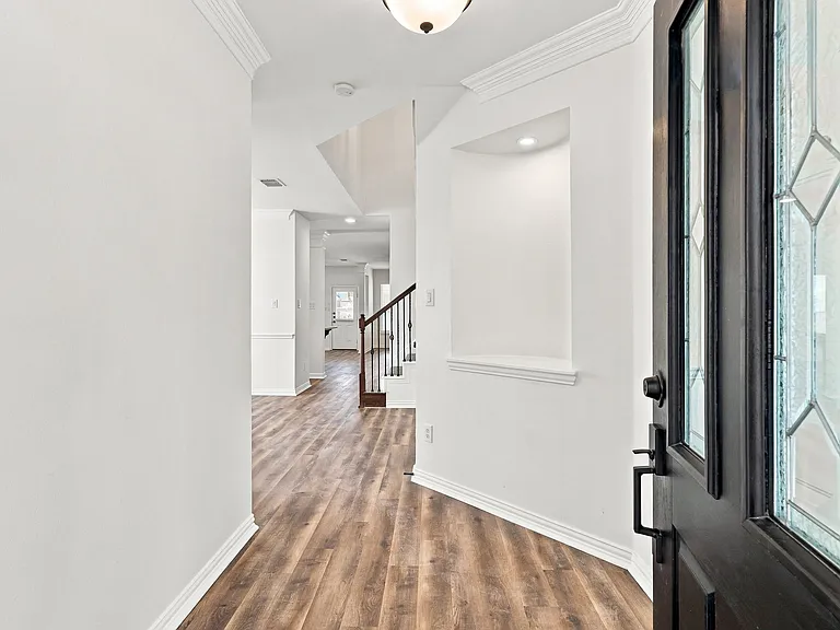 3403 Oakleigh Ln — Photo 2