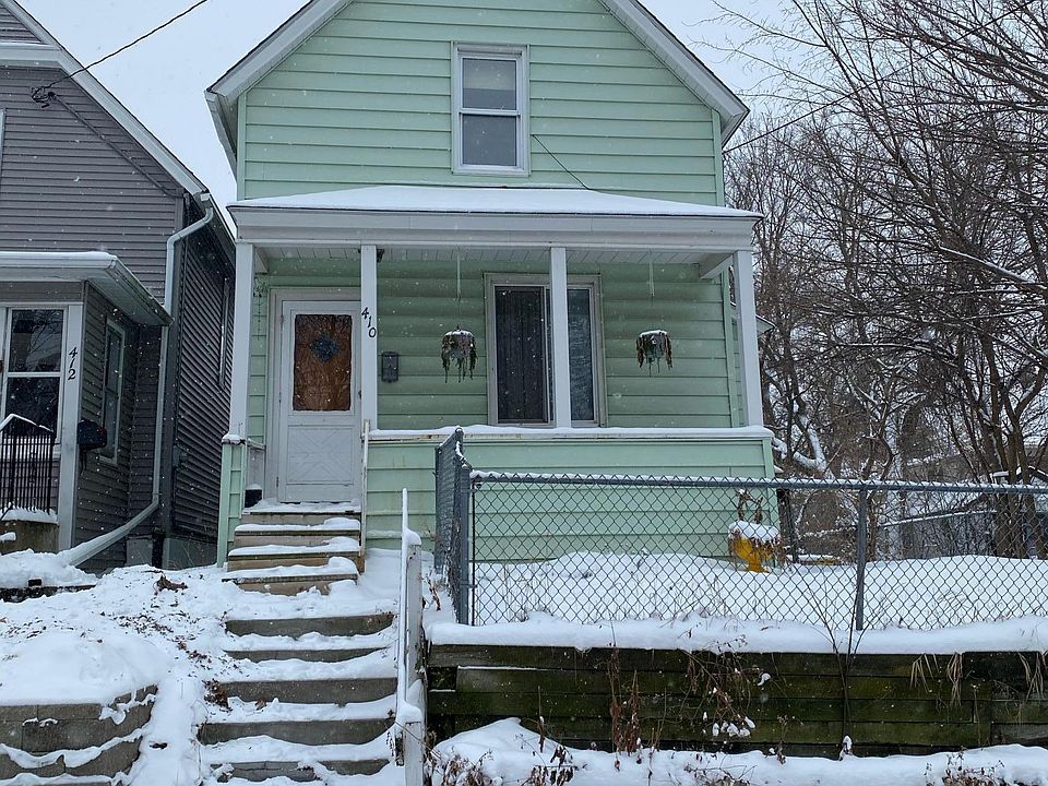 1st image of 410 19th Ave NE