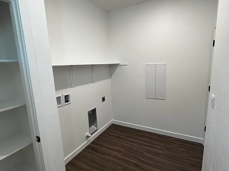 8133 Bodway Pkwy — Photo 30