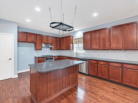 5th image of 6981 Blue Holly Dr
