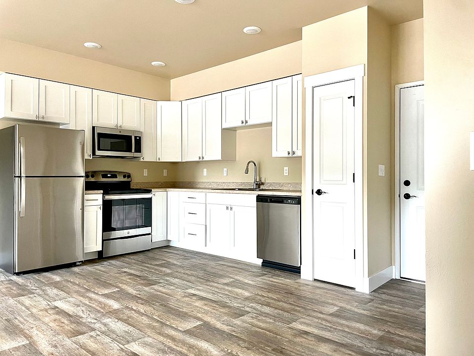 986 SQ. FT.
2 bed 2 bath
Kitchen