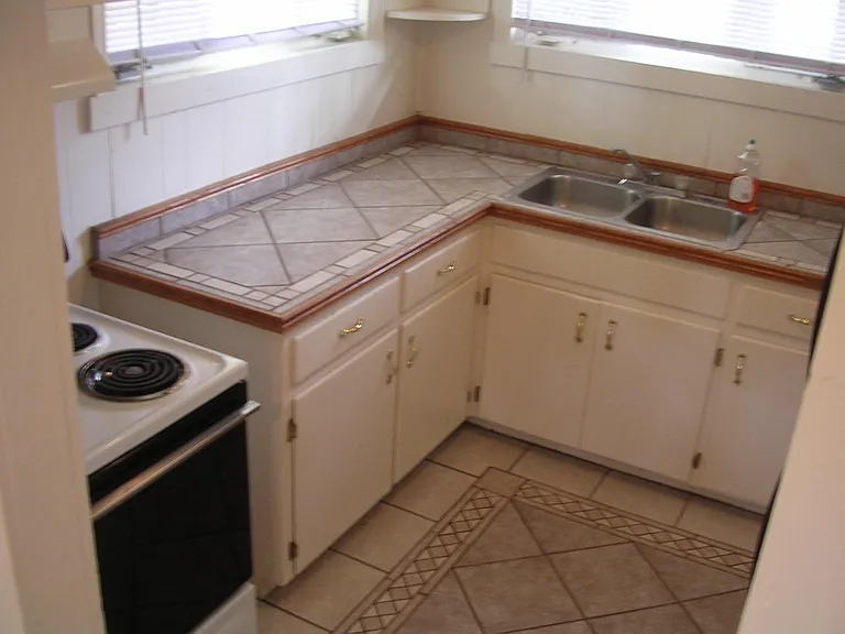 838 Rosalia Dr — Photo 6