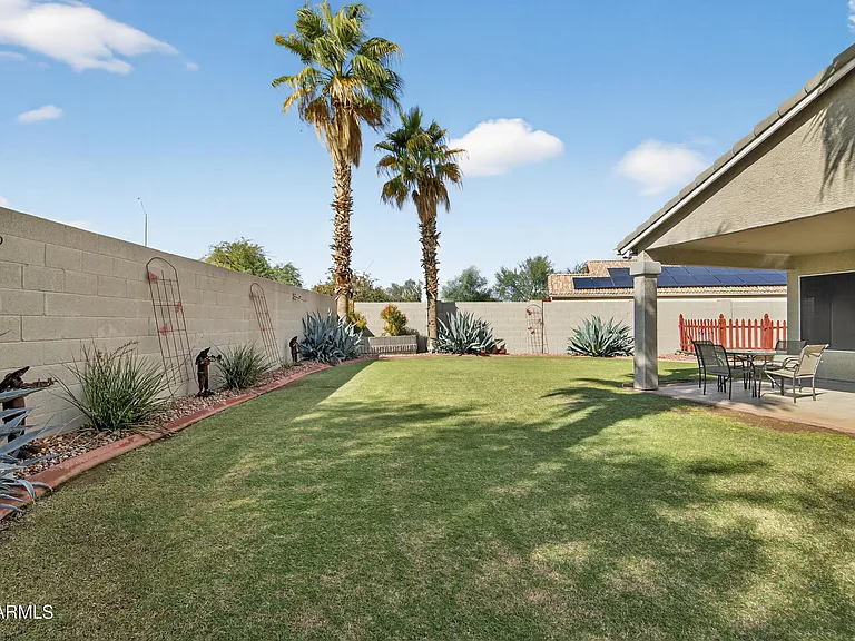 15481 W Mauna Loa Ln — Photo 11