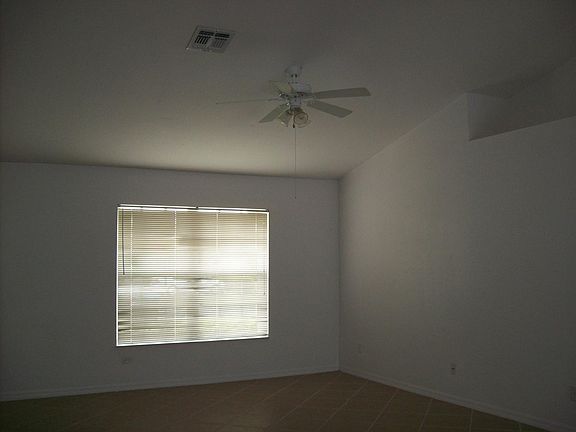 4th image of 22 SE 23rd Pl