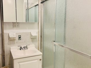 334 W 37th St #3D, New York, NY 10018