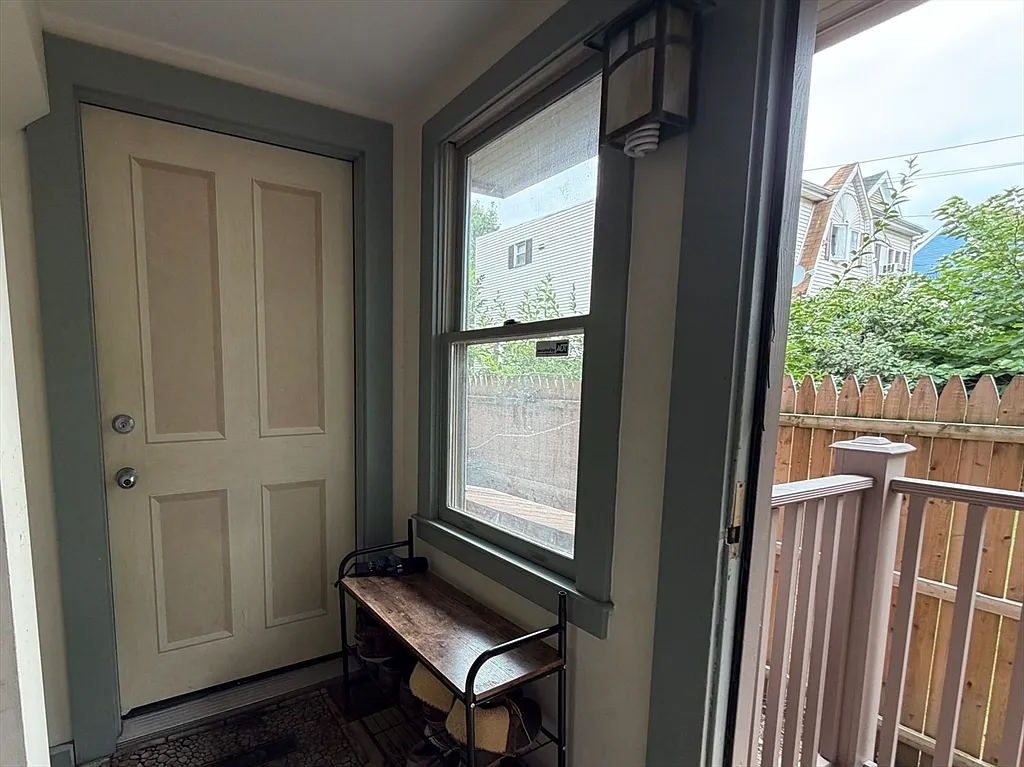 2 bed, 2.0 bath, 1320 sqft, $4,600 — Photo 3