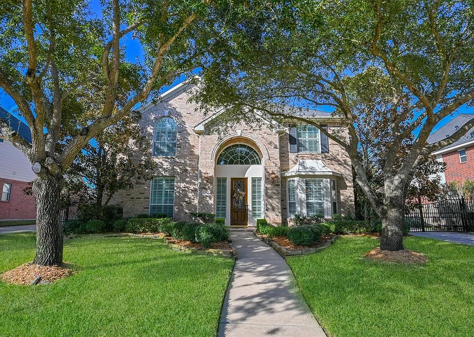 1st image of 22310 Claysprings Ln