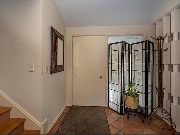 3rd image of 1183 Berwick Ln