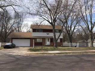 1729 Saint Clair Dr, Pekin, IL