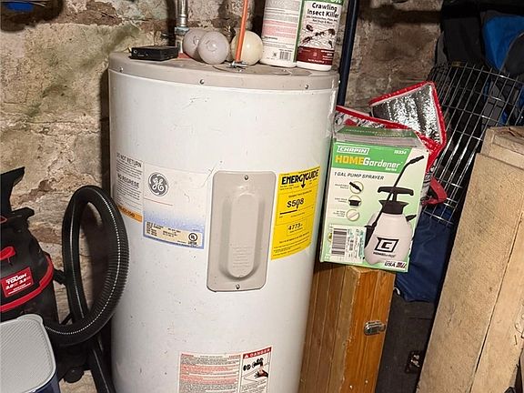 5th image of 19 Evans St