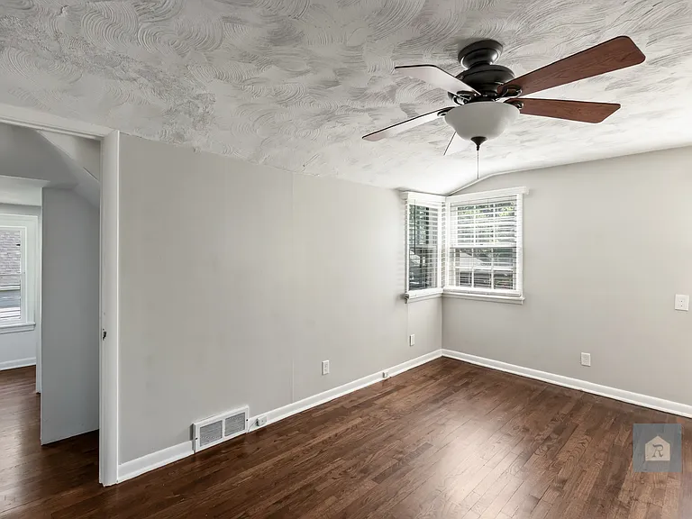 7211 Roe Ave — Photo 6