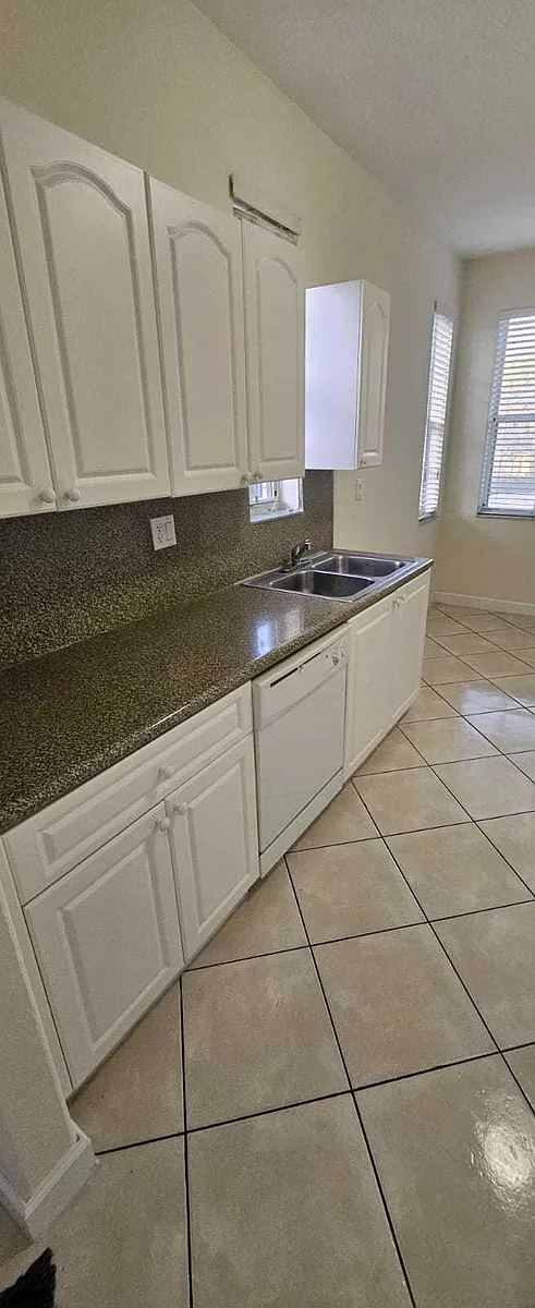 Building Photo - 2609 Shoma Dr