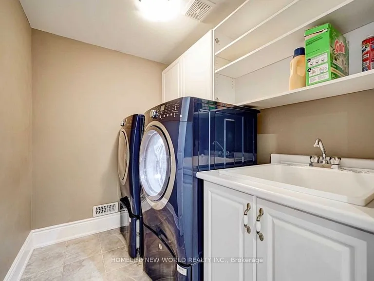 83 Kane Cres — Photo 9