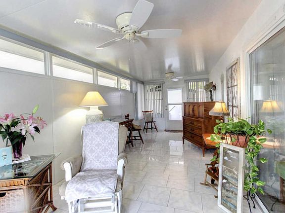 2nd image of 713 Barlow Cir