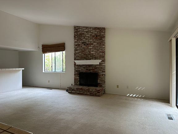 Bright Family room with vaulted ceilings