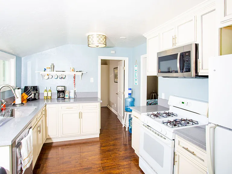 915 E Balboa Blvd — Photo 15