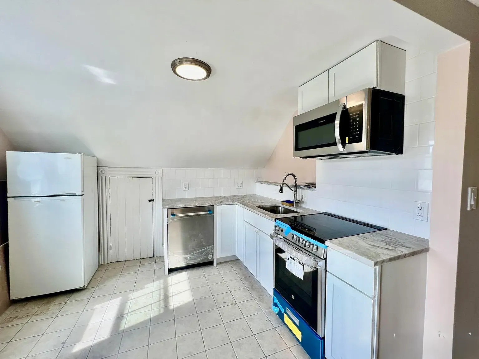 1 bed, 550 sqft, $1,950 — Photo 4