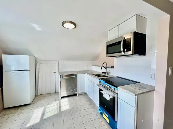 9 Cushman Rd Floor 3, Brighton, MA 02135