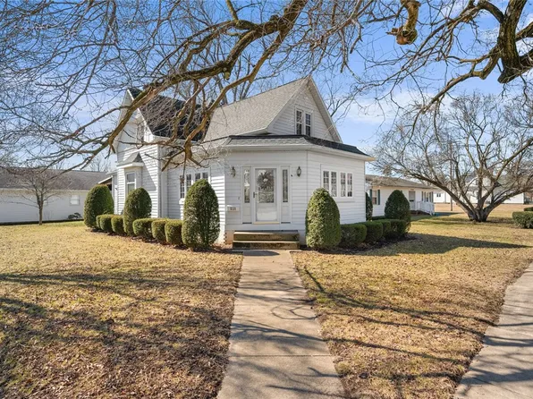 523 E Madison Ave, Chrisman, IL 61924