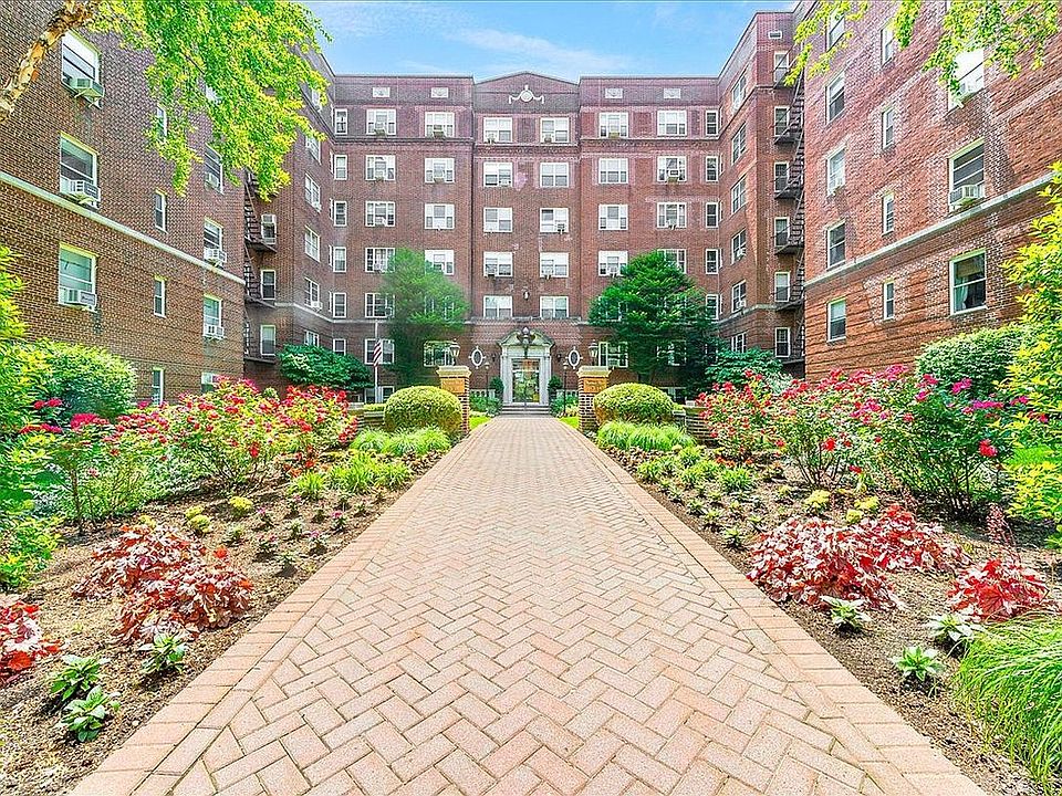 1st image of 11314 72nd Rd APT 2J