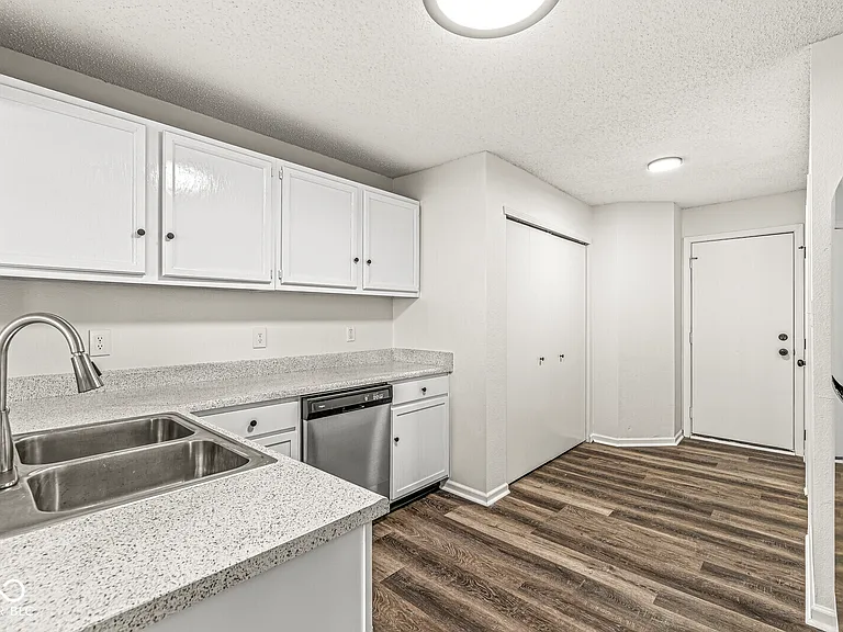1316 Freemont Ln — Photo 6