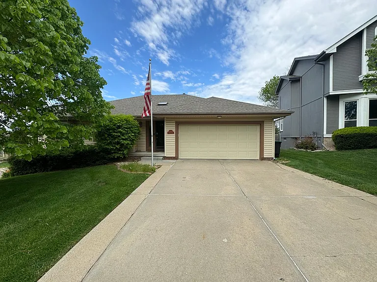 16642 Adams St — Photo 1