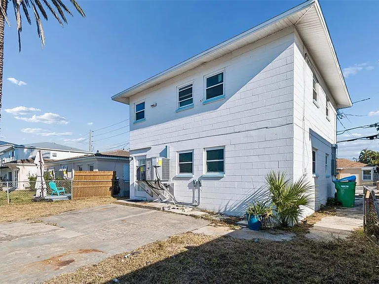 14919 N Bayshore Dr #1 — Photo 32