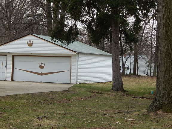 3rd image of 680 Bryn Mawr Ave
