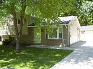 844 Hollywood Ave, Sheffield Lake, OH 44054