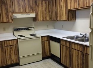 7477 Huntington Dr, Youngstown, OH