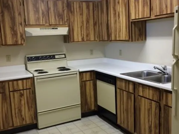 7477 Huntington Dr, Youngstown, OH 44512