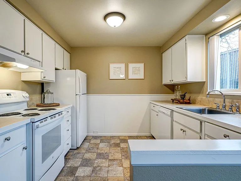 Upland Terrace — Photo 13