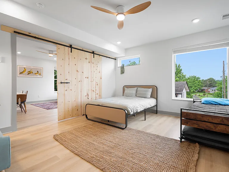 530 Continental Dr — Photo 18