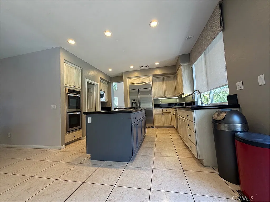 4 bed, 4.5 bath, 3458 sqft, $8,500 — Photo 4