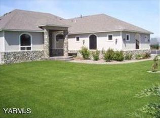 1890 Highland Dr, Zillah, WA 98953