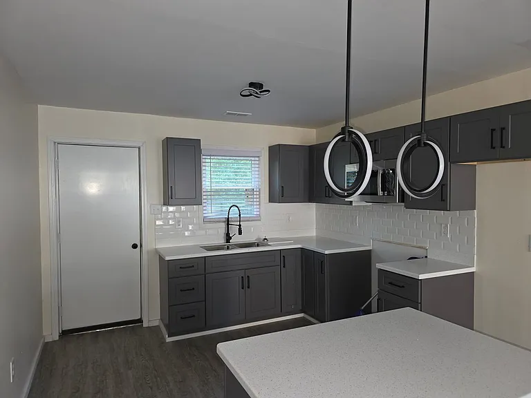 730 Dantzler St NE — Photo 3