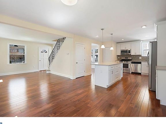 4th image of 108 Kingston Ave