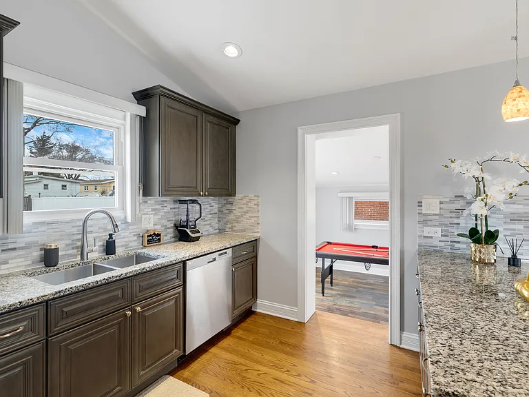 2176 Ash St — Photo 16