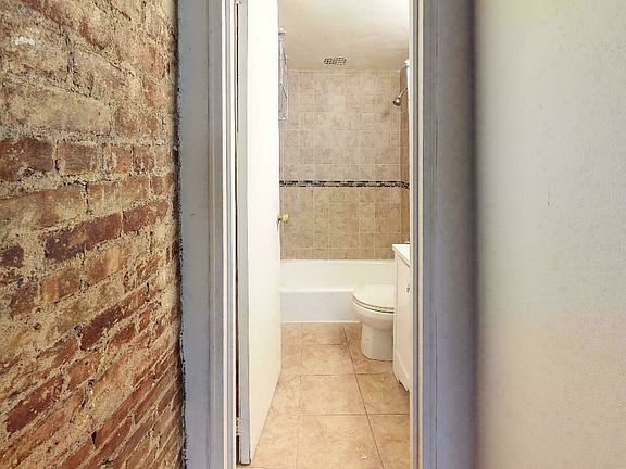 5th image of 131 W 81st St APT 1