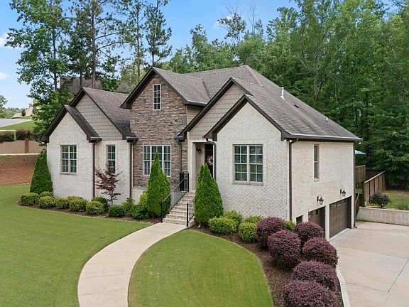 3rd image of 221 Grey Oaks Dr