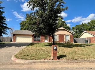 1906 Sunset Ridge Dr, Muskogee, OK 74403