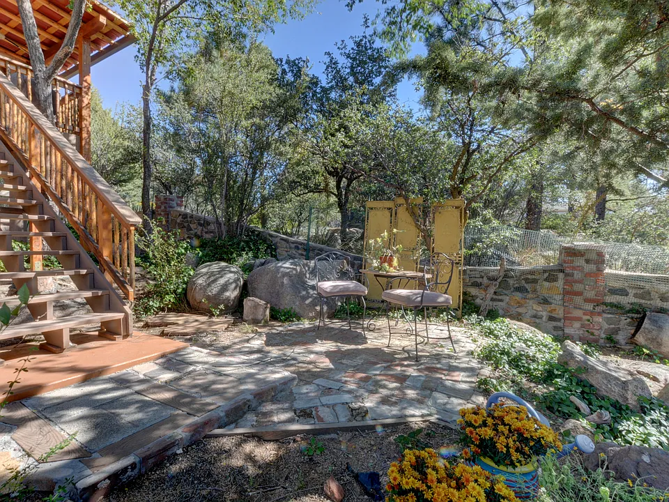 Stairs to Upper deck & yard