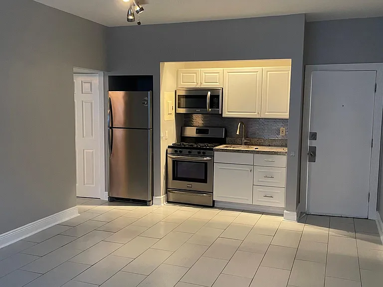 2851 Sheridan Ave #208 — Photo 7