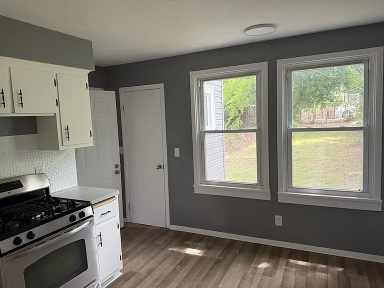 10709 Fidelity Ave — Photo 10