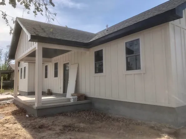 910 S 10th St, Rogers, AR 72756