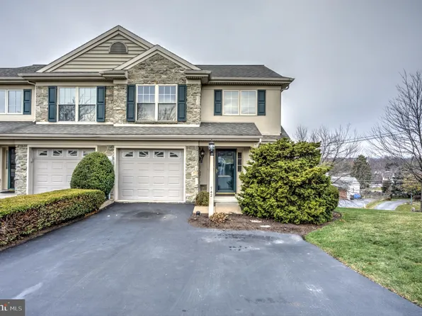 742 Skywalk Ln, Lancaster, PA 17601